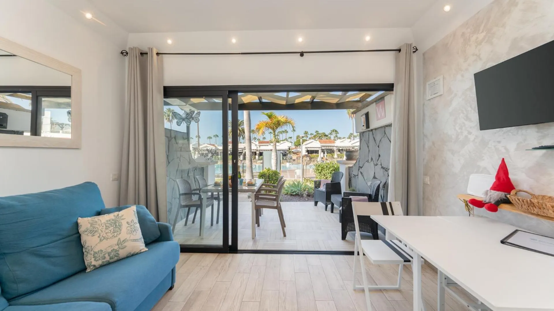 Luxury Poolside Holiday Home Maspalomas